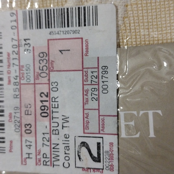 Royal Velvet Damask Twin Coverlet 66 x 86 in - Picture 5 of 5